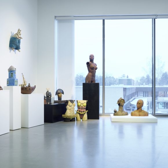 Interiööri Teemu Luodon monet kasvot -näyttelystä. Kuva: Jussi Koivunen