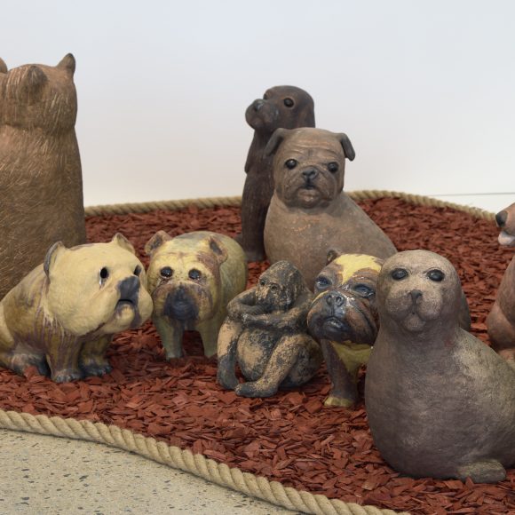 Interiööri Teemu Luodon monet kasvot -näyttelystä. Kuva: Jussi Koivunen