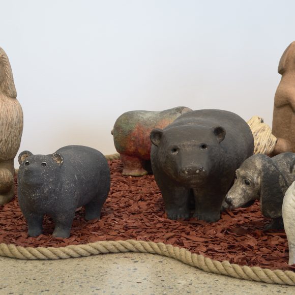 Interiööri Teemu Luodon monet kasvot -näyttelystä. Kuva: Jussi Koivunen