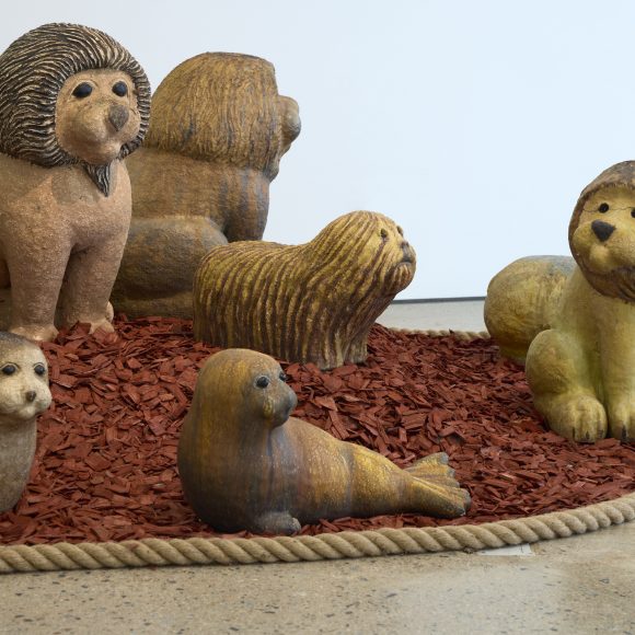 Interiööri Teemu Luodon monet kasvot -näyttelystä. Kuva: Jussi Koivunen