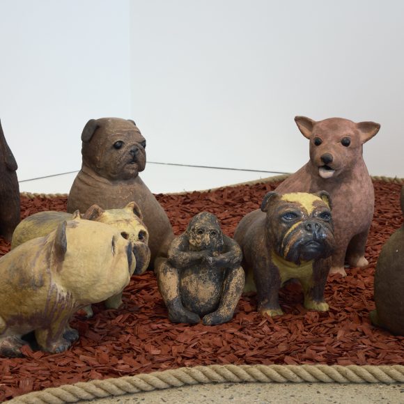 Interiööri Teemu Luodon monet kasvot -näyttelystä. Kuva: Jussi Koivunen