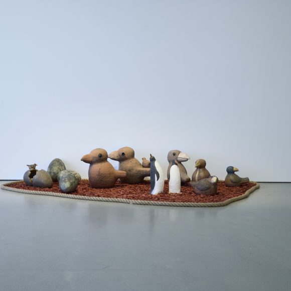 Interiööri Teemu Luodon monet kasvot -näyttelystä. Kuva: Jussi Koivunen