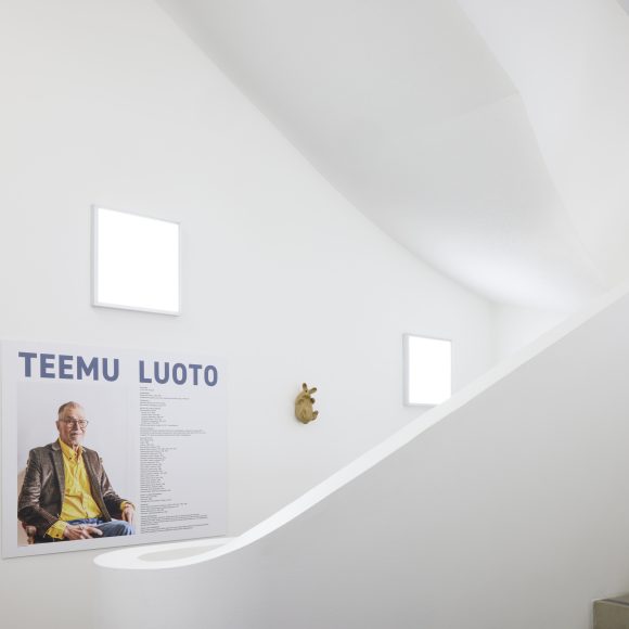 Interiööri Teemu Luodon monet kasvot -näyttelystä. Kuva: Jussi Koivunen