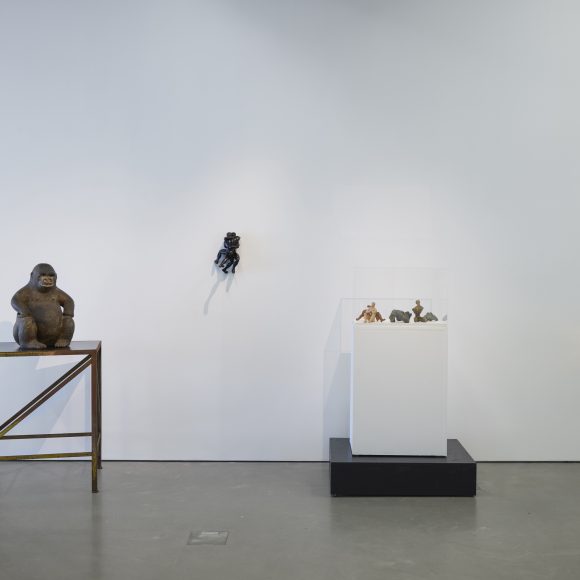 Interiööri Teemu Luodon monet kasvot -näyttelystä. Kuva: Jussi Koivunen