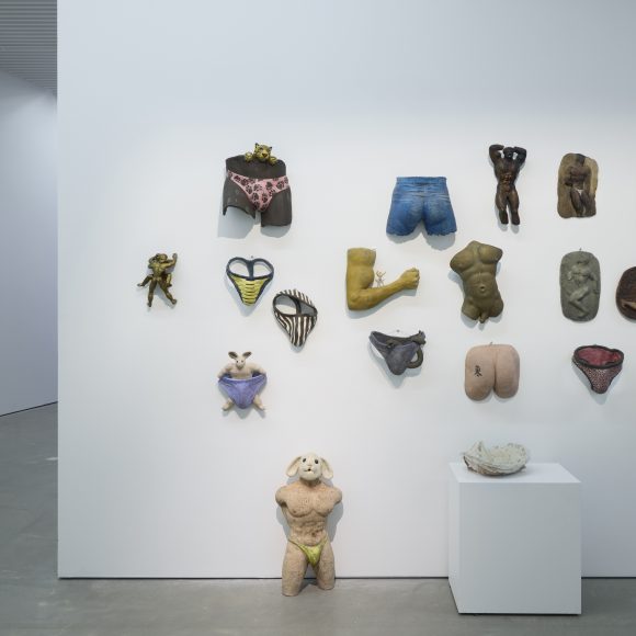 Interiööri Teemu Luodon monet kasvot -näyttelystä. Kuva: Jussi Koivunen